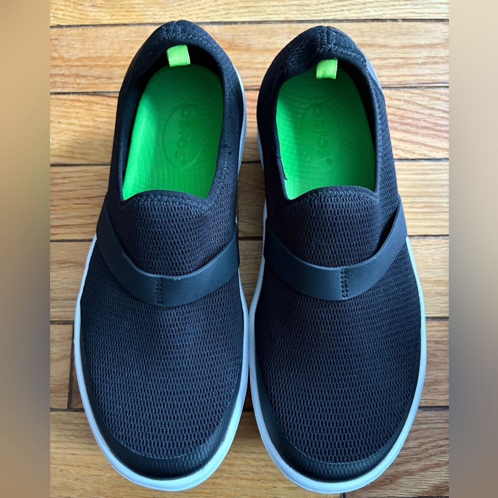 Women’s NEW w/o Tag OOFOS (9.5)